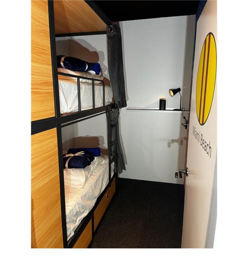 Capsuleaccom Hostel Gold Coast Exterior photo