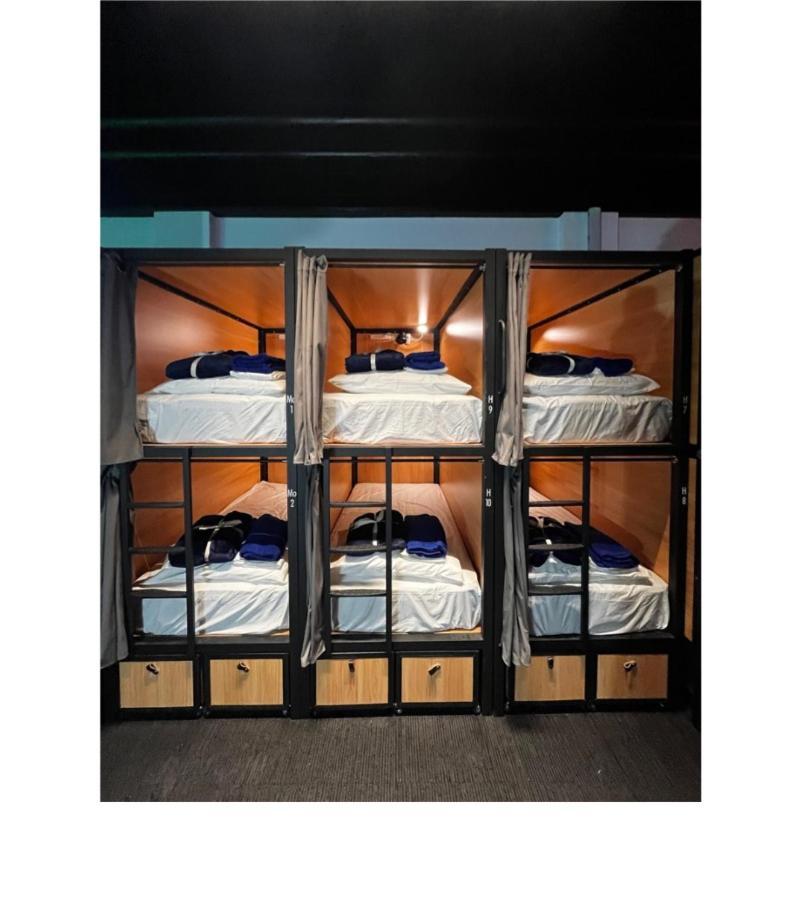 Capsuleaccom Hostel Gold Coast Exterior photo
